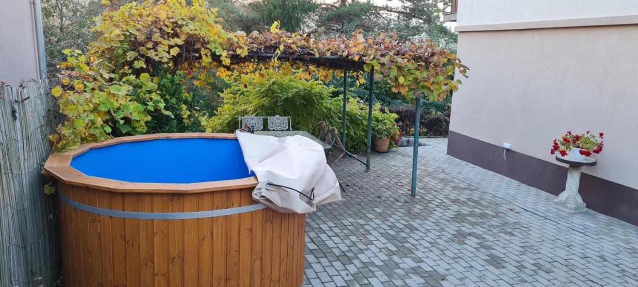 Lugas Apartman Miskolctapolca 2 Haloszoba Dezsa Es Jakuzzi Koezel A Barlangfuerdohoez Apartment Luaran gambar