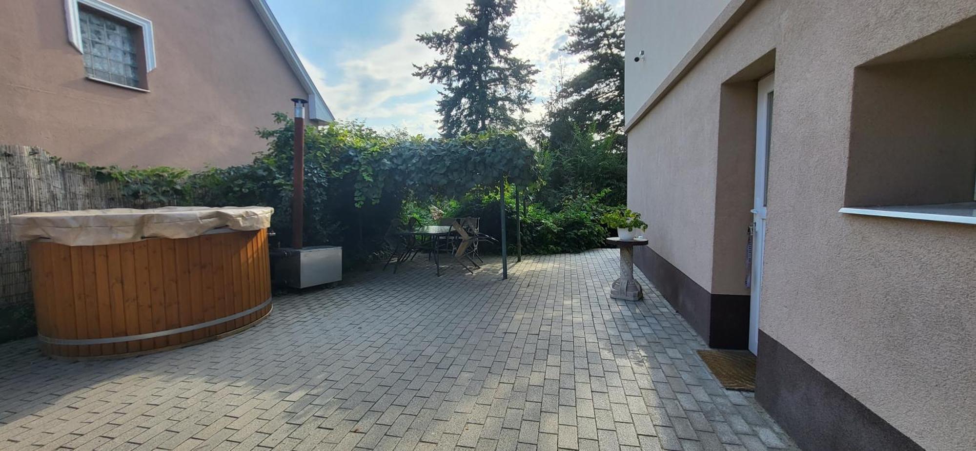 Lugas Apartman Miskolctapolca 2 Haloszoba Dezsa Es Jakuzzi Koezel A Barlangfuerdohoez Luaran gambar