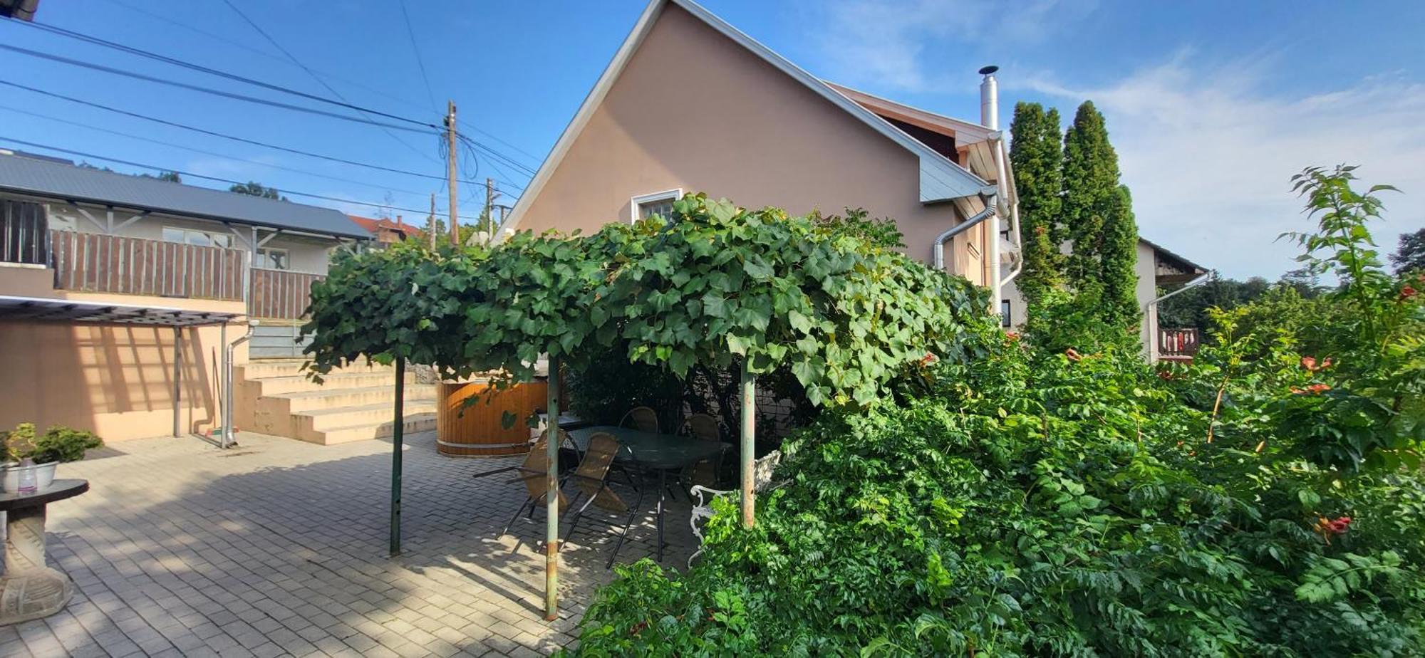 Lugas Apartman Miskolctapolca 2 Haloszoba Dezsa Es Jakuzzi Koezel A Barlangfuerdohoez Luaran gambar